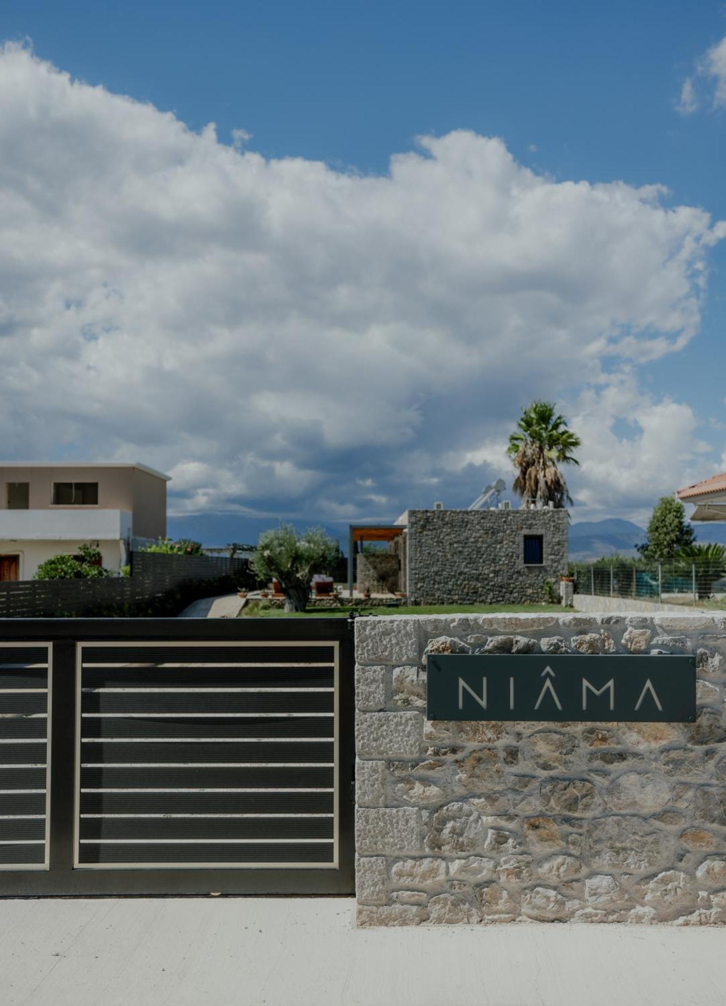 Niama Luxury Apartments นาฟปลิโอ ภายนอก รูปภาพ