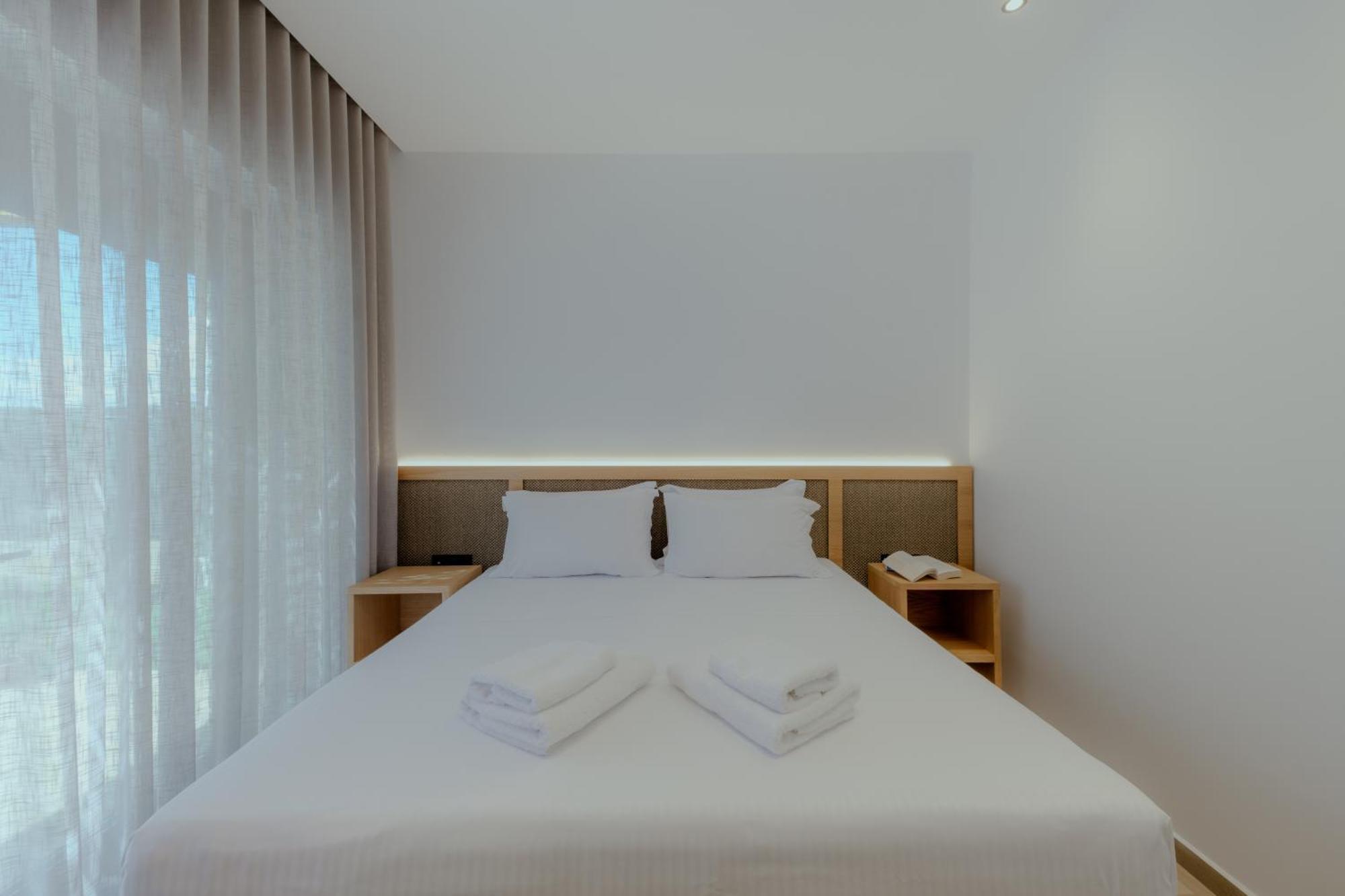 Niama Luxury Apartments นาฟปลิโอ ภายนอก รูปภาพ